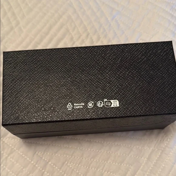 Prada Box - Picture 3 of 3